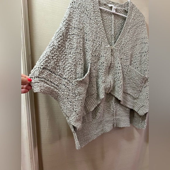 ⚪️ Cozy Knit Women's Short Sleeve Zip Up Sweater Size Small - Picture 4 of 7